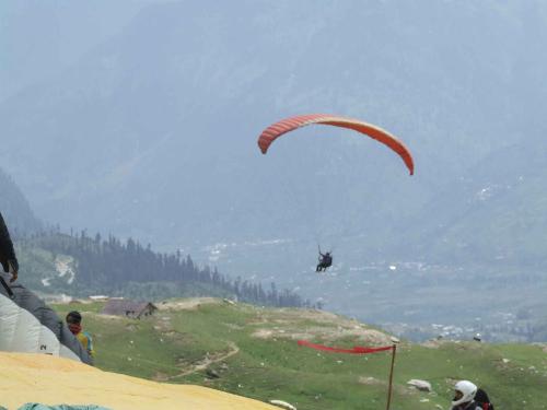 paraglaiding - this photo is taken by ma dad when m startin ma paraglading............