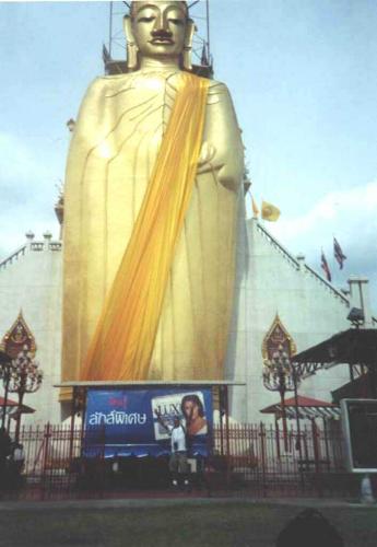 Thailand - Thailand presents the ultimate travel experience. The country has innumerable Buddhist temples, beautiful beaches, diving and water sports, hills and trekking opportunities, historical sites and everything that a traveler could possibly want. The country certainly could do without s3x tourism, though the industry is pretty well-entrenched. We stayed at Khaosan Road, an all-night scintillating place. The airport bus takes you straight there. Room tariffs start from 200 Baht onwards. People from all over the world come here to let their hair down. This place is not for the shy or the fearful. Budget travelers and adventure-seekers would love this place.