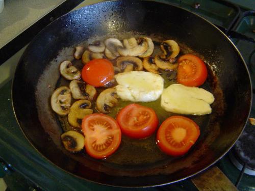 fry vegetable - Fry tomato and mashroom in a pan.