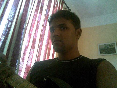 it's me - hey it's me. I took this picture from my 3250 mob..quite good huh!The guitar in my hand is proof i'm blood to blood with heavy metal