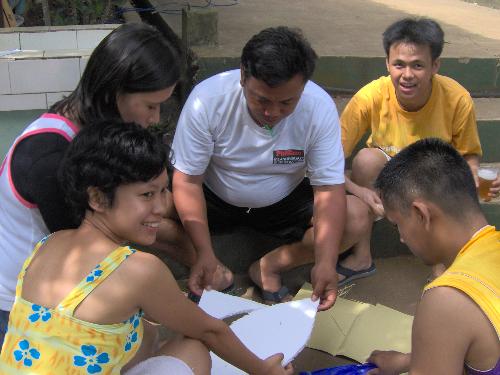 Teamwork in boat making contest! - In boat making contest, teamwork is vital!