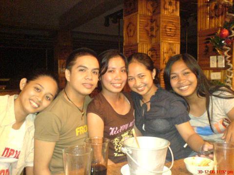 jaz chillin - with my friends last december 2006