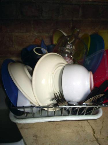 Dish drainer - Washing dishes and drying them in a drainer is a great way to save money on electricity.