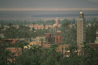 Marrakech - Imperial city, "city of Marocco"... Famous place because of its parties, with acrobates, musicians, comedians, comics...