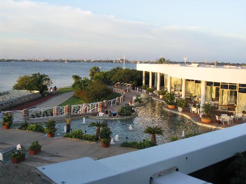 Moody Garden in Galvaston - The Moody Garden in Galvaston is an entertainmaint Park. It has this cafe inside the park and just on the sea. It is fantastic with a beautiful view all around!!