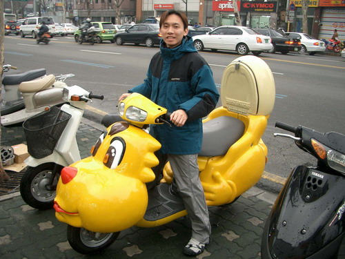a moped that you have never imagined - there is millions of mopeds every where in Taiwan, so young men wouldlike to do everything on their mopeds in order to look different, here's an example