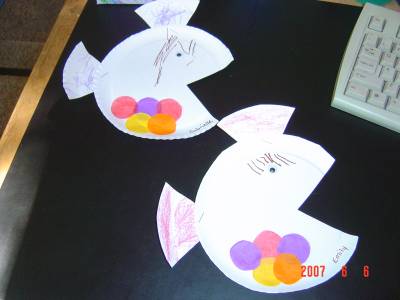 Paper Plate Fish Craft - A very easy paper plate fish craft for children to make.