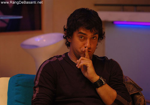 Aamir Khan --- Rand De Basanti - Hello friends this picture is of Aamir Khan, from the movie Rand De Basanti....  i loved his character 'DJ'  look his hair style, just awsome