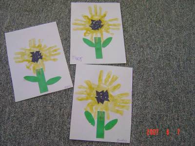 Handprint Sunflower Craft - Picture of a handprint sunflower craft. Fun and easy project for parent and child to do together.