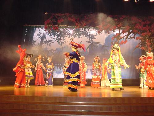 beautiful chinese dancers - beautiful chinese dancers in their traditional costumes