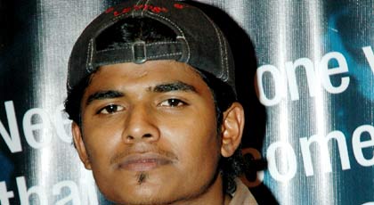 Abhishek should be out or in? - Abhishek,indian idol contestant.Initially he was a strong member in the race of becoming INDIAN IDOL-3 but..... every one know whats truth,after his performances in piano rounds...now lets hope everything thing should go right for him..Lets see what happens in GALA's for him...