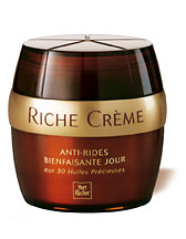 Wrinkle Reducing Day Cream with 30 Precious Oils - Regenerating cream to smooth wrinkles and leave skin comfortable... Thanks to its new formula with 30 botanical oils, the riche crème day cream provides you with all the essential anti-age ingredients for the skin: 10 precious oil for a continuous nutrition action, 10 oils rich in pro-vitamin A and vitamin E to protect the skin, 10 oils rich in essential fatty acids to assist skin rejuvenation