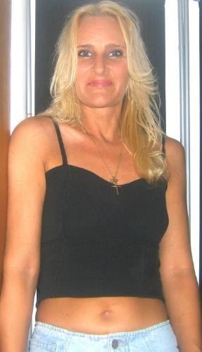Corrina Cays Pic - I love to show my sexy belly..hey if u got it may as well take advantage and show of the nice body God gave me. But in a classy way of course!