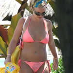 Britney - she&#039;s in pink bikini