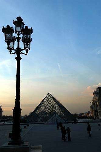 paris - paris's most famous louvre musuem is one of its kind architechural marvel. ths heritage attrcts thousands of tourists every year and hs foun its description in the famous book da vinci code.