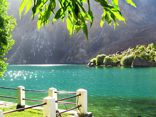 satpara jeel in sikardo pakistan  -  Satpara one of th most beautiful lake in the world covering by the beautiful mountains. what do u think :