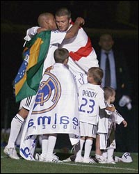 Beckham and Carlos - Beckham and Carlos playing for the last time for Real Madrid