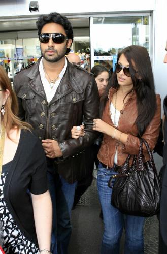 Aishwarya Bachchan - Aish with hubby abhishek bachchan while on their honeymoon somewhere. See the gigantic rock on her fingers man