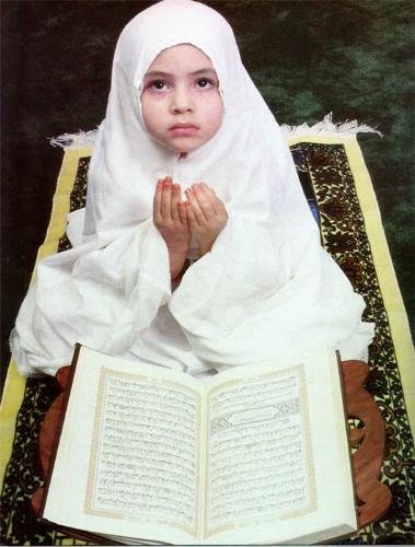 What kind of supplications you make to god??? - It is a small muslim girl asking duwa (supplications) to Allah swt.