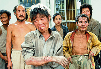 Slave Workers in China - 1000 child slave workers are kept in China in terrible conditions.