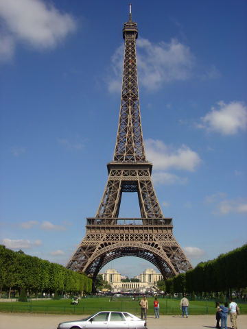 eiffel tower - eiffel tower is located at paris, france.