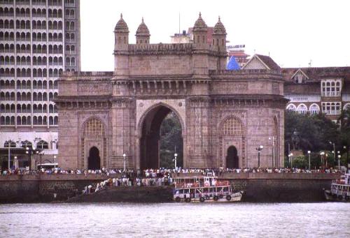 Gateway of INDIA - People who visited India During the olden days must have seen this huge gate at bombay. The gate way of India is realy a great site to watch for. You can notice it in the picture itself.