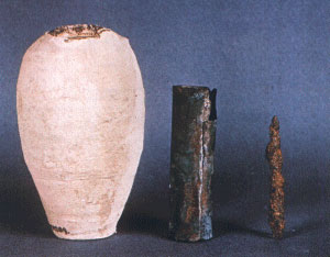Babyloninans Power Battery - The Baghdad Battery, dating from between 250 BC and 250 AD.