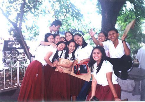 araullo high school IV-dewey batch 05'06 - this was the last day of school,after graduation..were about to get our yearbook..so,picture picture..coz we'll never know if we will see each other again..