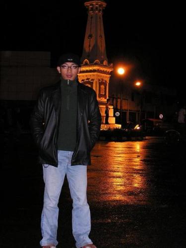 in Action - in front of 'TUGU JOGJA' speciaL PLace in Yogyakarta - Indonesia