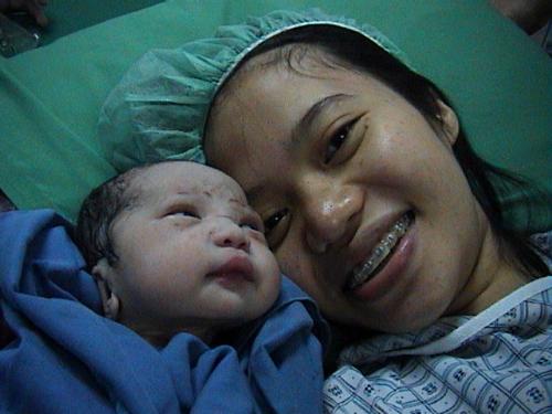 my baby when I first saw her - here's a picture of zoe at the hospital, right after I gave birth to her.