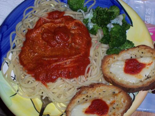 Classic Spaghetti - served with broccoli and garlic cheese bread