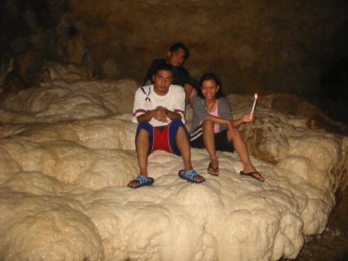 the siquijor trip - i forgot the name of this cave but its very wide inside.. spooky. hehehe