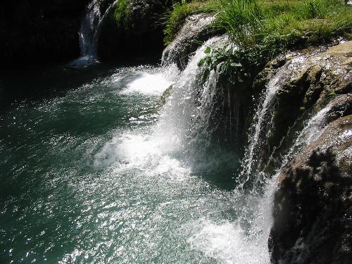 the beautiful falls in siquijor - i really like this falls. i tried but failed to go skinny dipping. hahahaha