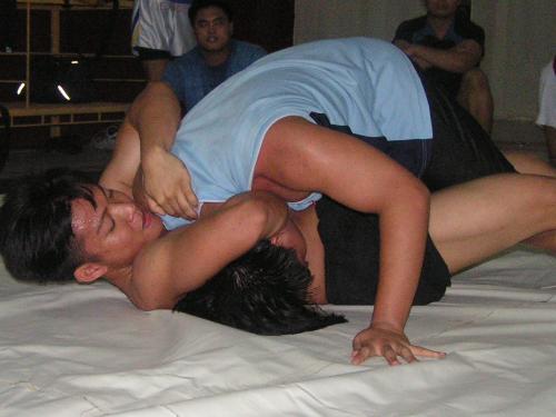 5 finger guillotine chok - another view of my 5 finger guillotine choke in halfguard with KEN TAKASTAKAS in blue jersey and i GJ RODRIGUEZ without the shirt.