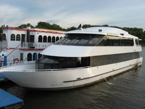 Party Boat - Party Boat tours for those who love to "party" on the Mississippi River in Minneapolis Minnesota