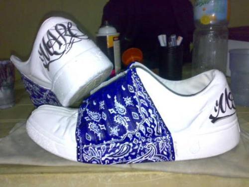CUSTO-kswiss blue bandana - This customized kswiss shoe was made by my friend -bonz- he's a member of SBA CRU Graffiti Artist. Feel free to contact me if you need his servie. Oh, by the way he's from Philippines and is location is Las pinas, Metro Manila only.