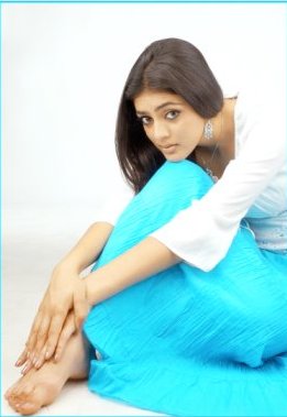 Indian Girl - she is a indian girl she is posing for ad! she is the female artist and modelist!