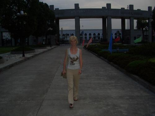 Claudia on campus on July 1st, 2007 18:56 - campus