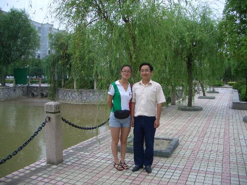 Zhu Ying and Wang Zheng - river on June 10. 2007 13:36 hot and humid