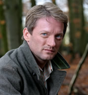 Douglas Henshall(Nick Cutter) - The cutie in charge of the Primeval program