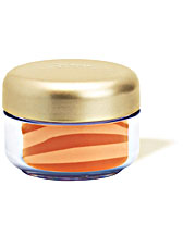 Duo Radiant Effect Highlighter orange - Radiant complexion vitamin make-up. With its airy, whipped texture, this cream foundation revives your complexion and cuddles your skin, thanks to pure cotton extract, renown for its soothing virtues. It illuminates your face with a shimmering whirlwind of light pink and beige for a natural, healthy glow. Your complexion looks flawless, your lines smoothed away, you’ll love the way you look!