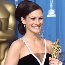 oscar award -  She won oscar award for her performance in 'Erin Brockovich'.