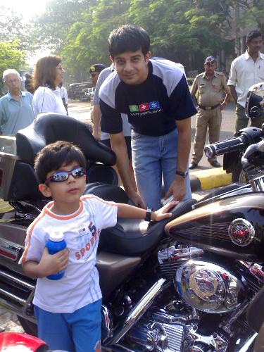 Vintage Car Rally Mumbai - This pic was taken at a vintage car show in mumbai.