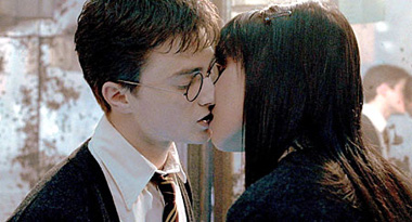 Harry kissing cho - Looks good
