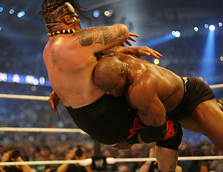 lashely in action - bobby lashely spears umaga at wrestlemania 23