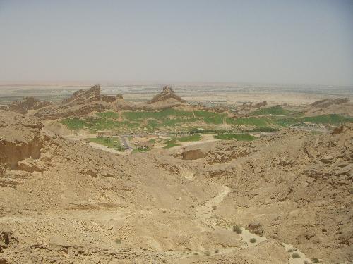 Mountain in UAE - Hey there is a mountain in Al Ain UAE.I couldnt believe this place , so greenery , doesnot have a glimpse of desert ...Its a view from top of the hill.