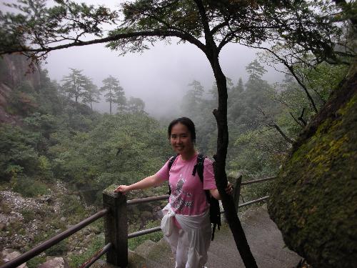 travel - May 1 i went to Da Ming Mountain,a famous place in Zhejiang province in china with my friends .We enjoyed every minute of it.This photo is makan on the way to the top of the moutain.