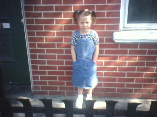 my pretty little girl Synthia Miclelle Rosado she  - my pretty little girl Synthia Miclelle Rosado she knows she cute.....lol
