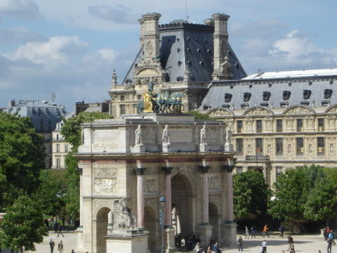 Louvre Museum - The place where Mona Lisa smiles