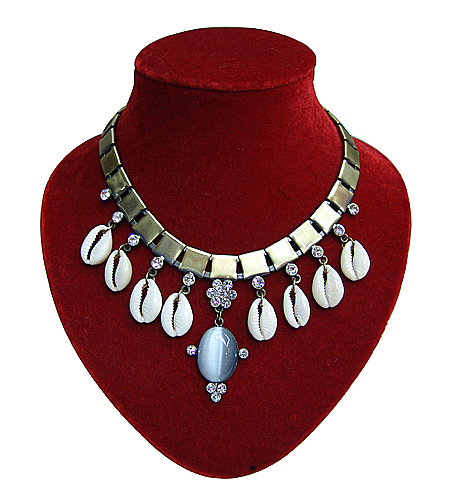 Are you a certified fashion jewelry lover? - I can say that I am, because I love wearing them everyday....my daughter, who is a nurse, also follows after me. She too is a lover of fashion jewelries...they're cheap, and easy to maintain...no fear of them getting lost because they are of less value than the fancy ones...